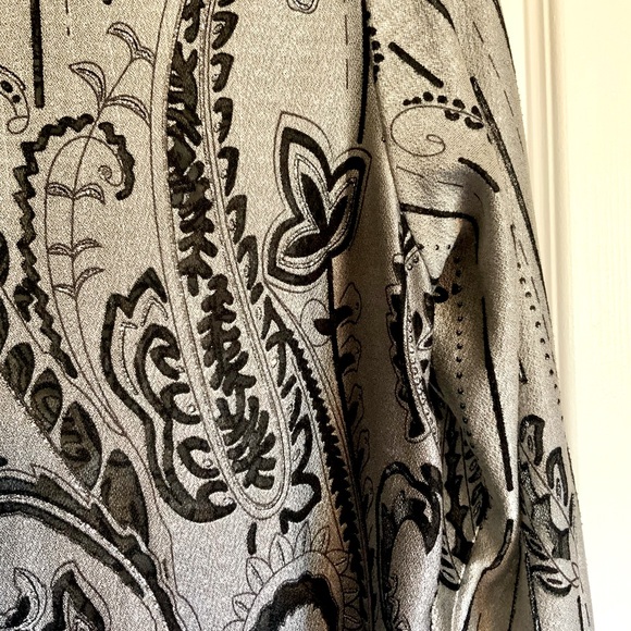 Gorgeous Top with Crystal Buttons - Picture 3 of 8